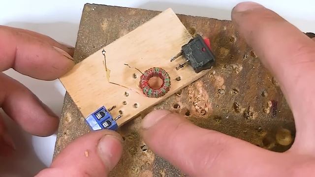 ЛАМПОЧКИ не нужны! Вечная СВЕЧА фонарик - очень дешевое аварийное освещение