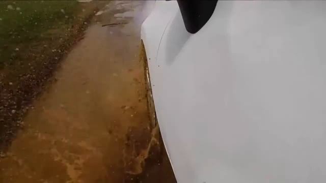 NISSAN ТЕСТИРУЕТ САМООЧИЩАЮЩИЙСЯ АВТОМОБИЛЬ. NISSAN CAR tested self-cleaning. смотреть онлайн