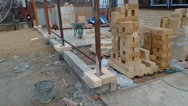 Начинаем кладку забора! смотреть онлайн