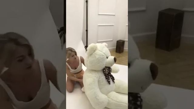 Огромный белый медведь смотреть онлайн