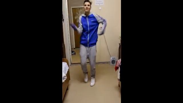 Девушка танцует) смотреть онлайн