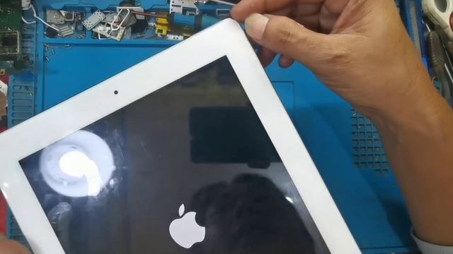 Ipad 3 Stuck Logo Apple смотреть онлайн