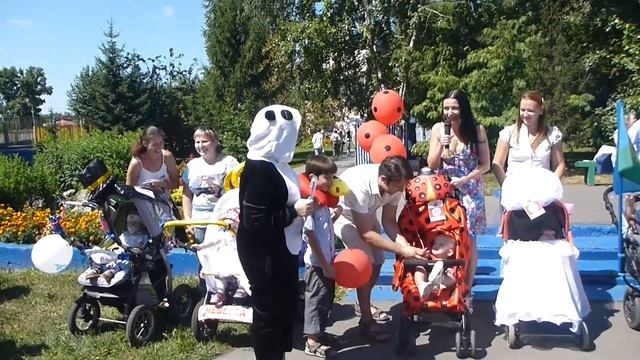 Дефиле колясок 1 августа 2015, парк Центральный. Наша презентация смотреть онлайн