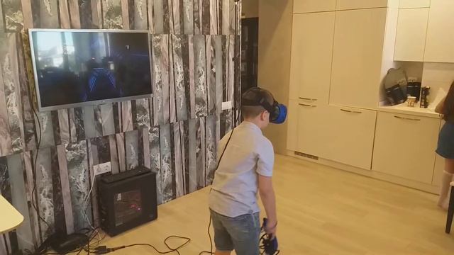 Дети в восторге от игры в виртуальную реальность | VR-Club VRus Томск смотреть онлайн