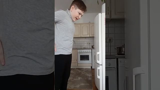 скажите хотя бы чуть-чуть мой голос похож на roblox Квин смотреть онлайн