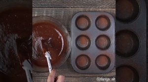 Шоколадный фондан с жидкой начинкой | Легкий рецепт шоколадного фондана