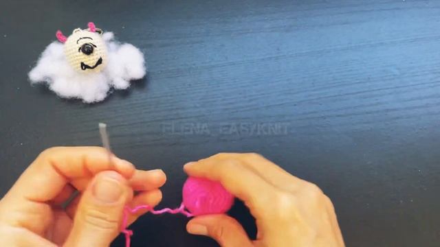 Keychain “Little monster” // Брелок «Маленький монстр» #amigurumi #amigurumikeychain #амигуруми смотреть онлайн