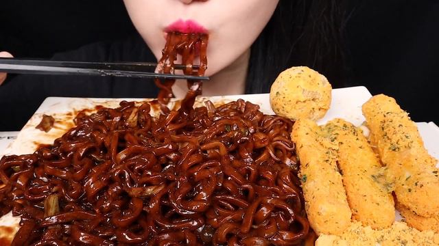 ASMR MOZZARELLA CHEESE STICKS BLACK BEAN NOODLES, 짜장라면 뿌링클 치즈스틱 치즈볼 먹방 EATING SOUNDS MUKBANG смотреть онлайн