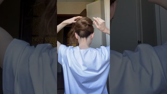 Простой и быстрый пучок за минуту с палочками для волос ??? #easyhairstyle #bun #stepbystep смотреть онлайн