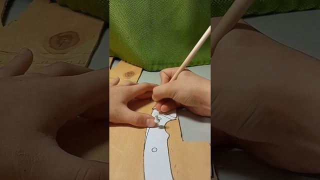 делаем нож скорпион скретч из фанеры! смотреть онлайн