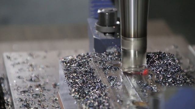 Фрезерование штампа с высокой твердостью порядка 62 HRC смотреть онлайн