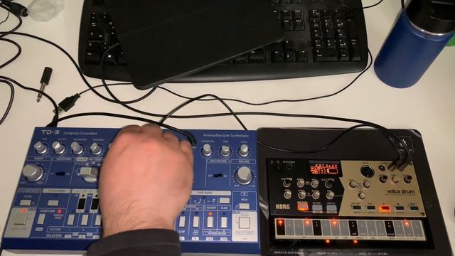 Korg Volca Drum & Behringer TD3 Techno Jam 😎#2 смотреть онлайн