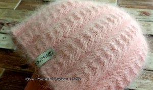 "Нора" - тёплая норковая шапочка спицами