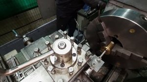 Как нарезать трапециодальную резьбу на гайке.