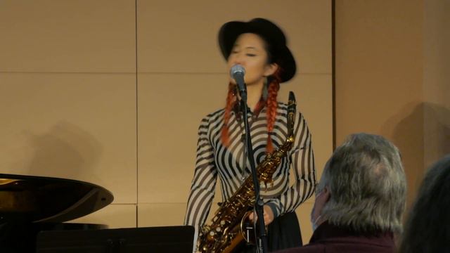 Grace Kelly & Tamir Hendelman - It Might As Well Be Spring смотреть онлайн