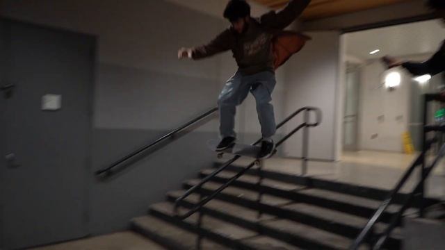 FLAT BAR GAME OF SKATE! смотреть онлайн