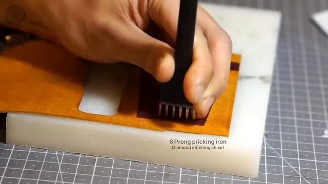 [Leather Craft] Making a simple vertical card wallet / free PDF pattern смотреть онлайн
