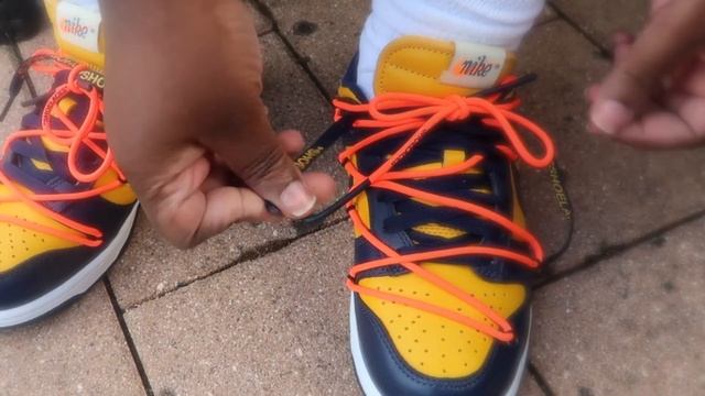 how i tie my OFF-WHITE x Dunk Low 'University Gold' + on foot + pics. | beautifu1sole смотреть онлайн