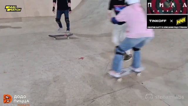 ИРЛ СТРИМ! ФРИКИ В СКЕЙТ-ПАРКЕ! ПЧЕЛКИН АРИНЯН КАТЯ И КОРЕШ УЧАТСЯ КАТАТЬСЯ НА СКЕЙТЕ!