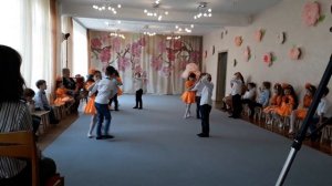 Шуточный танец на 8 марта. Старшая группа