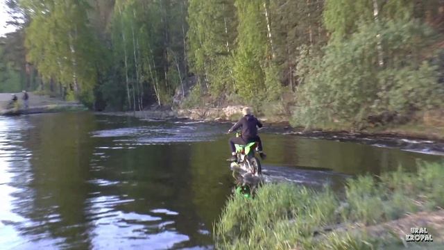 На мотоциклах через Малышевскую плотину. смотреть онлайн