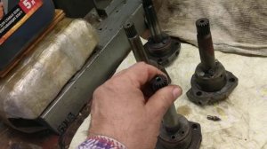 TZ-4K-14,двигатель 1D90, Видеоинструкция №8. Настройка смазочного насоса(прессмасленки)