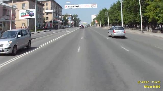 Мотоциклист на Honda CB750 помешал автомобили или всегда полезно смотреть в зеркала смотреть онлайн