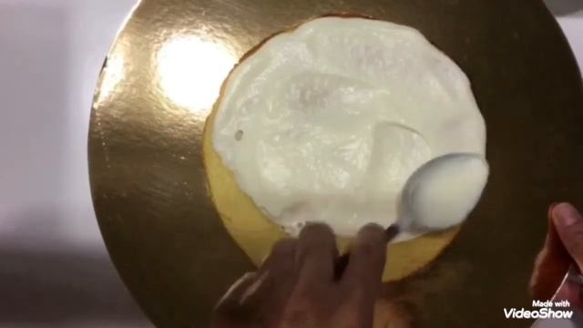 Торт "Молочная девочка" с кремом " пломбир" по шагово.Украшение нежными цветами также в видео ! смотреть онлайн