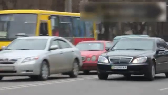 Мэр Киева объезжает пробки по встречке смотреть онлайн