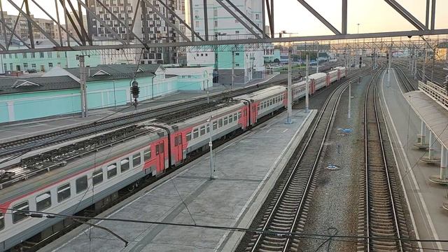 Электропоезд ЭД4М-0292 прибывает на станцию Новосибирск-Главный смотреть онлайн