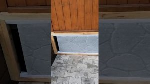 обшивка фундамента недорого плоским шифером под камень