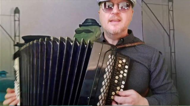 Голубой вагон песня из мульта про Крокодила Гену и Чебурашку. Кавер на баяне смотреть онлайн