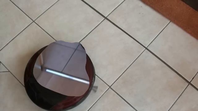 Robot aspirateur LG Hom-Bot 2.0 et barres de seuil смотреть онлайн