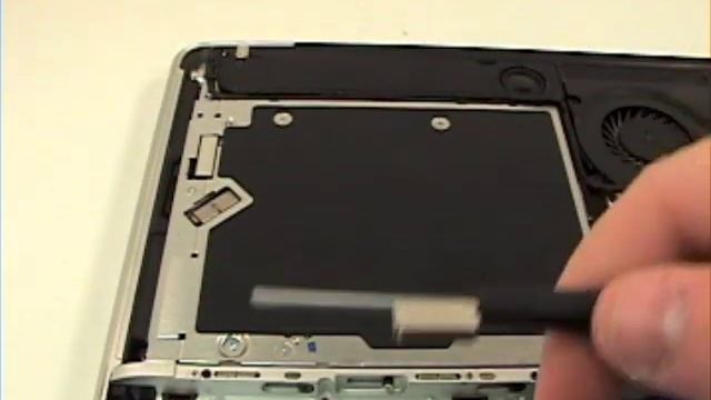 Macbook 13" Unibody Disassembly Repair - Superdrive CD Drive Removal смотреть онлайн