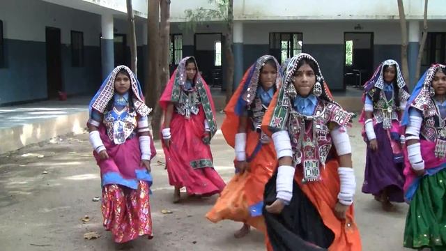 Amboth Tanda School - Traditional Lambada Dance by students смотреть онлайн