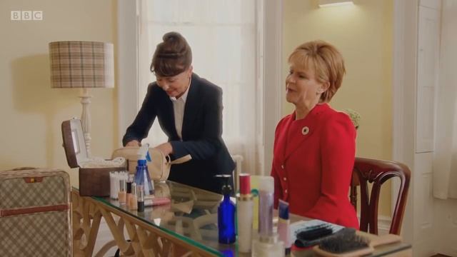Tracey Ullman - Angela Merkel v her wannabe (Nicola Sturgeon) смотреть онлайн