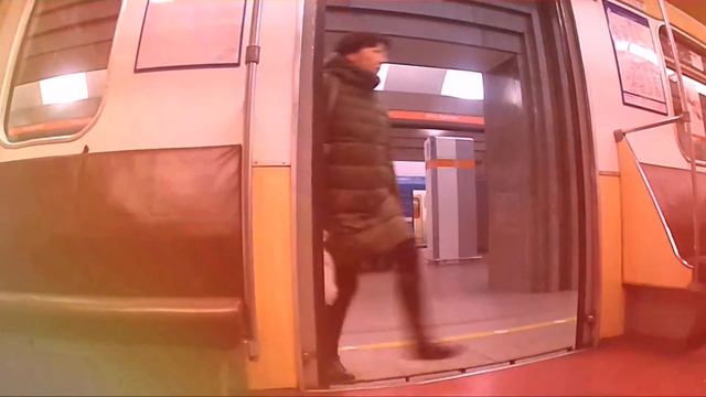 Романтика ранним утром в петербургском метро(5.50 утра) смотреть онлайн