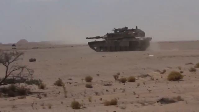 Танки Морской пехоты в пустыне Катара смотреть онлайн