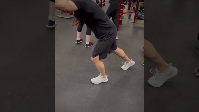 Разгибание рук из-за головы с канатом. Упражнение на трицепс