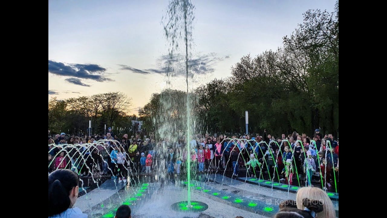 Фонтан в Комсомольском парке Керчи (видео 4K)
