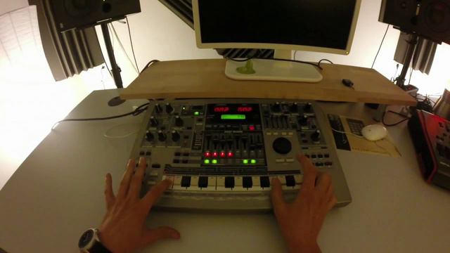 Roland MC-505 Electro Session Live смотреть онлайн