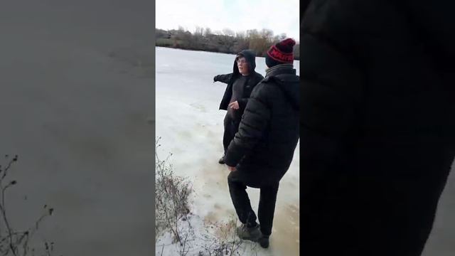 Сходили погулять на ставок! Прогулка с друзьями закончилась печально!🤣🤣🤣 Лютый угар🤣🤣 смотреть онлайн