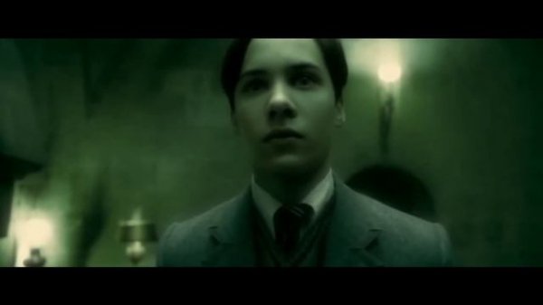 Реддл Спрашивает Слизнорта О Крестражах.