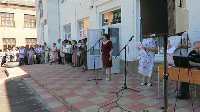 У школі вальс відлунює прощальний смотреть онлайн