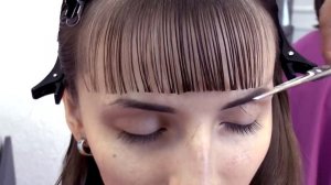 Домашнее видео. Стрижка прямой чёлки от Мастера.