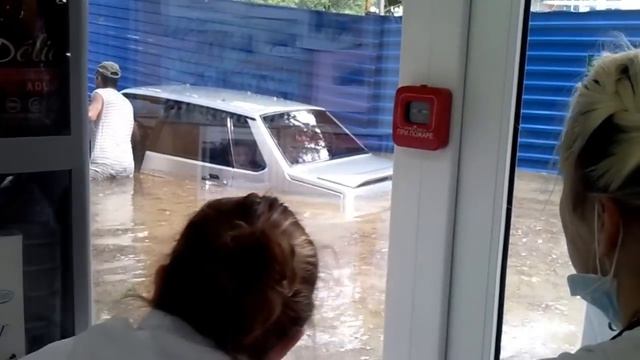 Сочи после дождя. Ул. Туапсинская, 13 смотреть онлайн