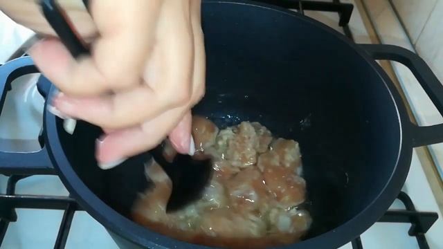 ГУЛЯШ из куриной грудки с очень вкусной, ароматной подливкой. смотреть онлайн