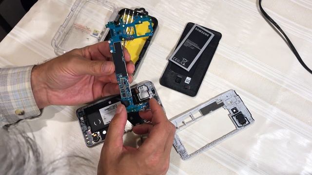 Телефон Упал в Воду. Самостоятельный Ремонт Телефона Samsung Galaxy J5 смотреть онлайн