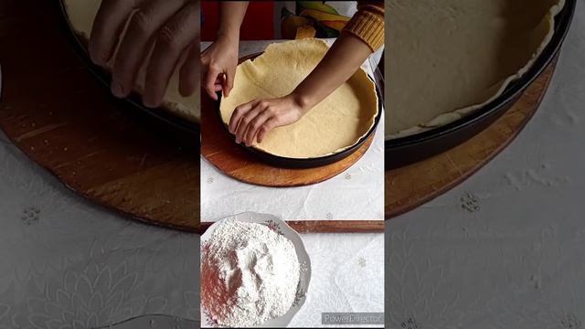 Пироги с творогом и ягодами