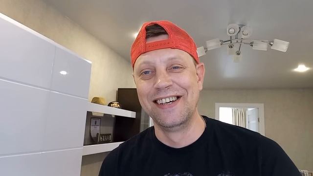 Выгнал девушку из дома